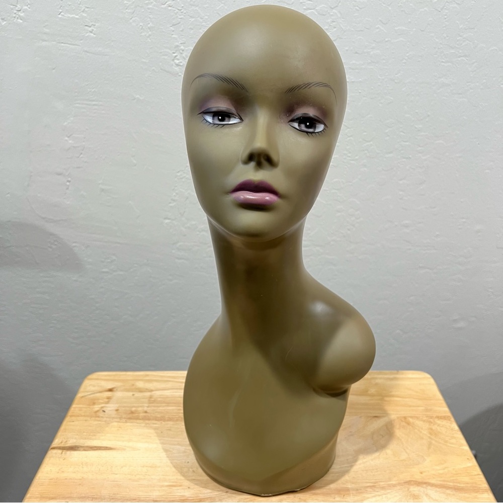 [26] Mannequin Head Plastic Display for Wigs Hats Sunglasses Jewelry